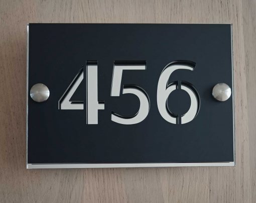 naambord robuust met nummer mat zwart spiegel zilver vk2