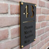 naambord staand goud afstandhouder detail