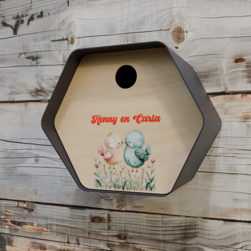 vogelhuisje hive antreciet tegen schutting