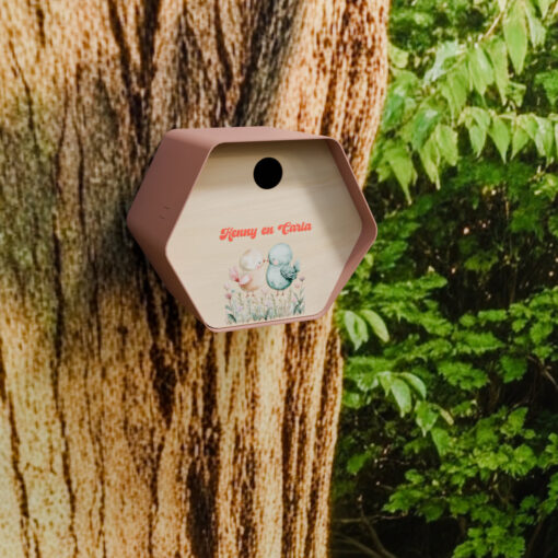 vogelhuisje hive bruin tegen boom