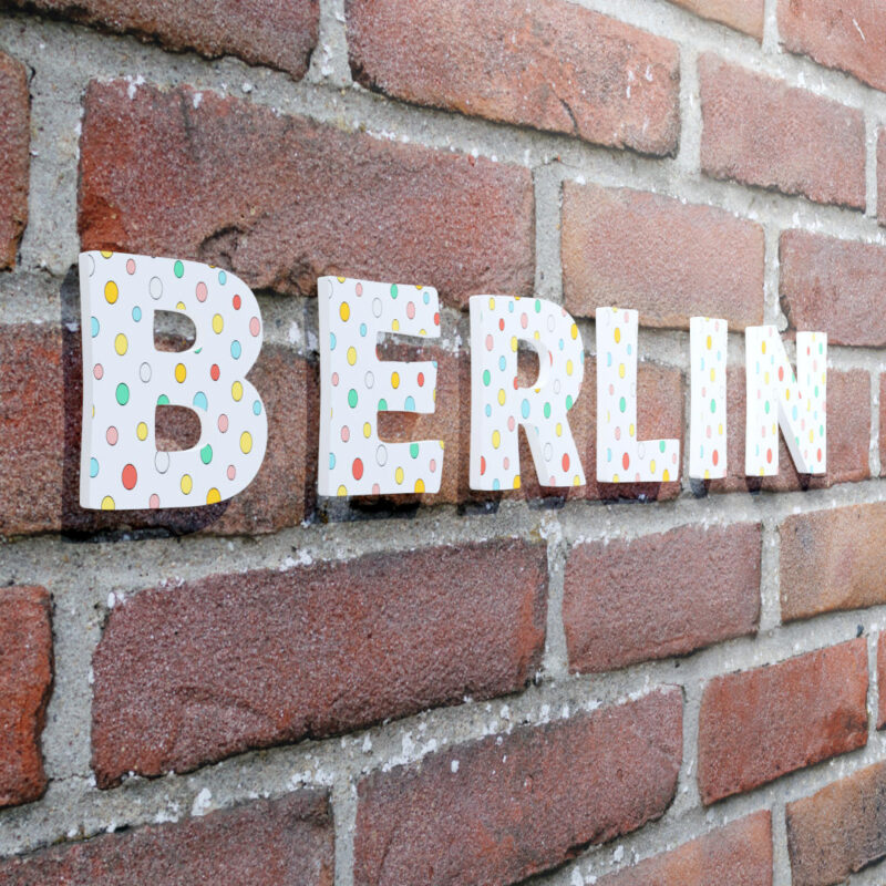 huisnummer berlin wit met print