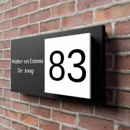 Naambord Zwart met vierkant Huisnummer rechts