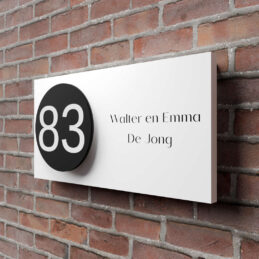 Naambord Wit met rond Huisnummer links