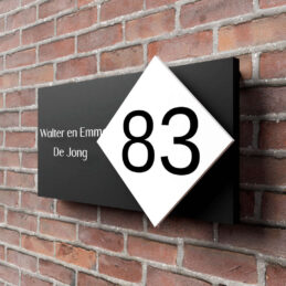 Naambord Zwart met ruit Huisnummer rechts
